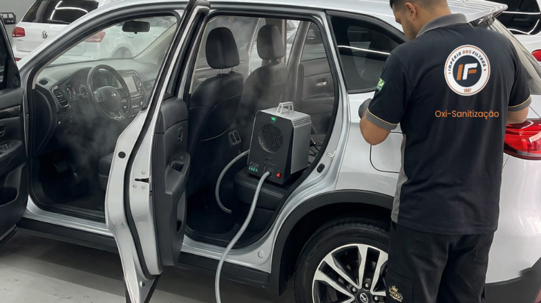 Aplicação de Oxi-Sanitização no interior do veículo